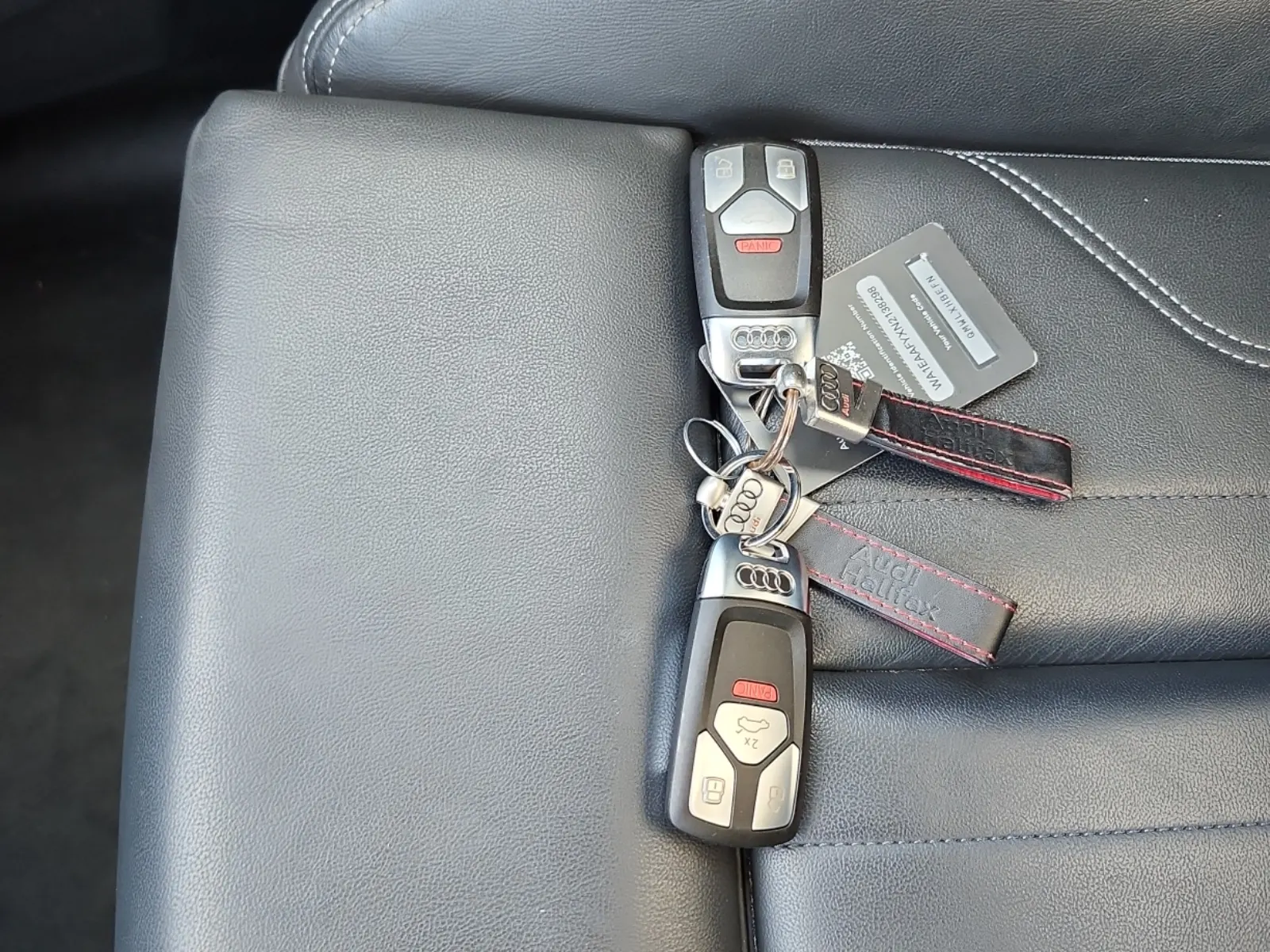 Keys/Fobs/Manual Photo