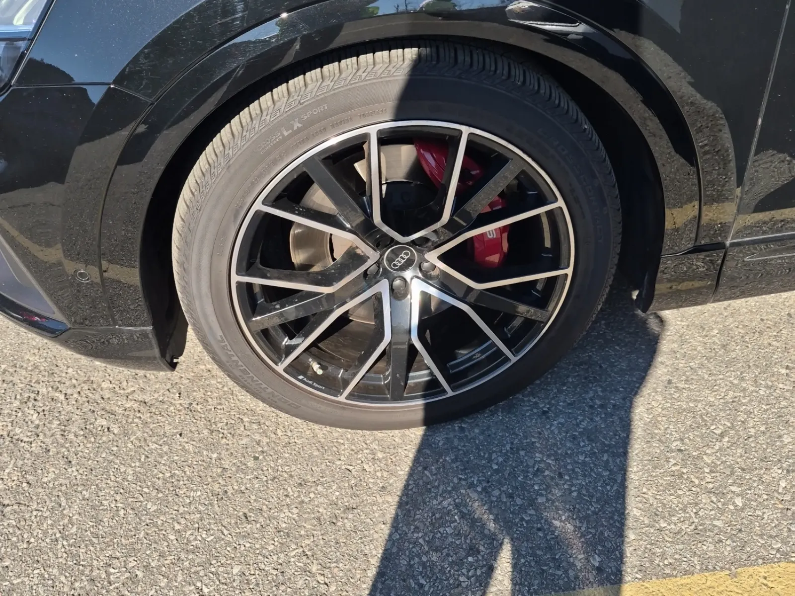 Front driver wheel/tire photo