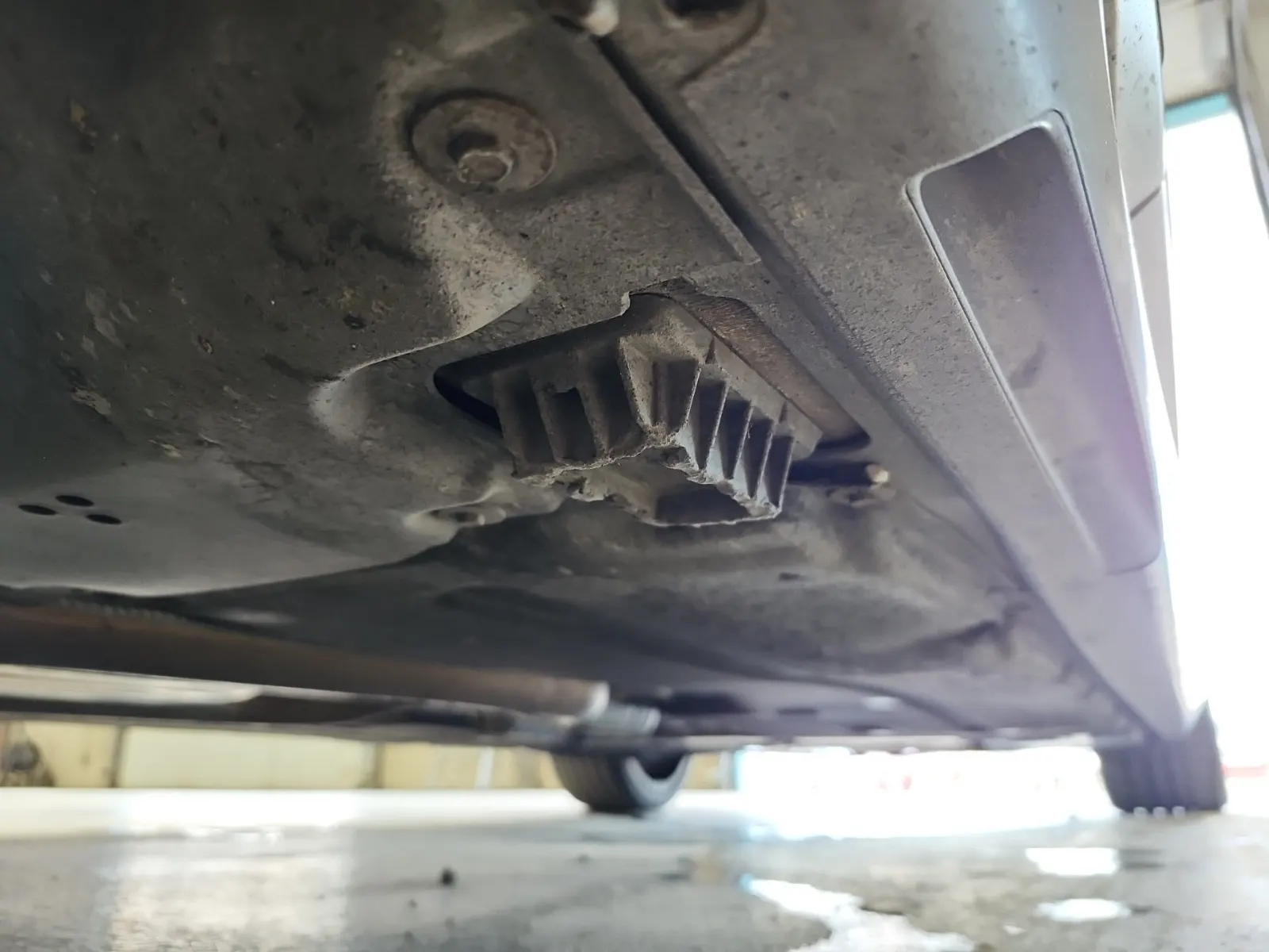 Undercarriage - Driver Photo