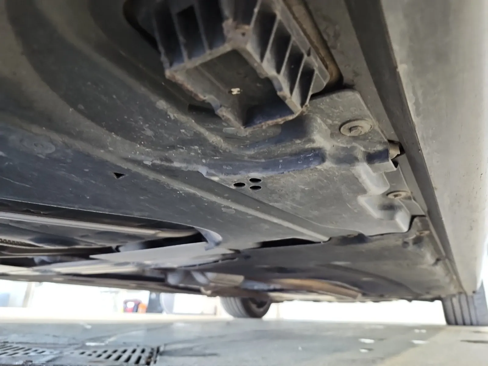 Undercarriage - Passenger Photo