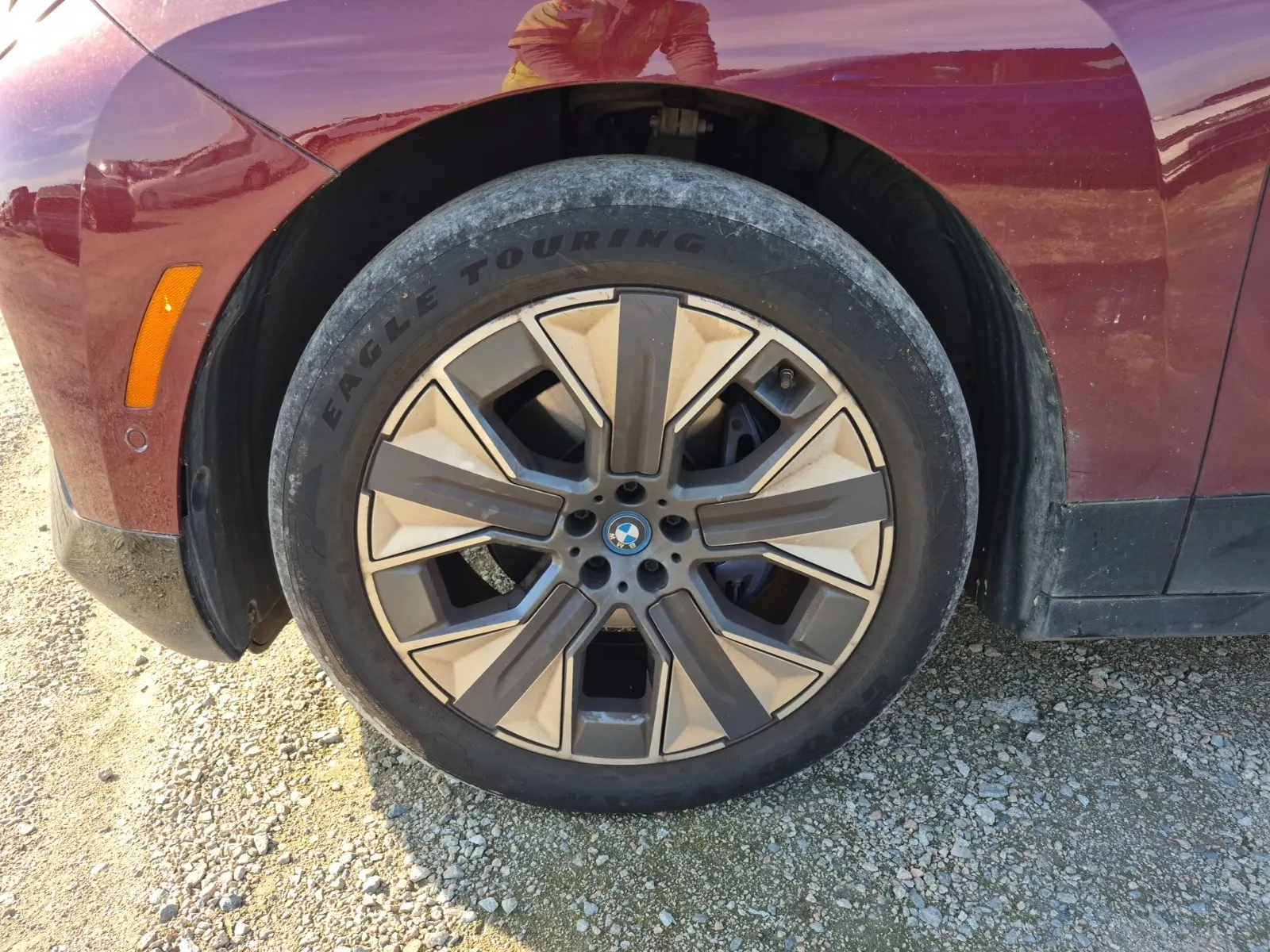 Front driver wheel/tire photo