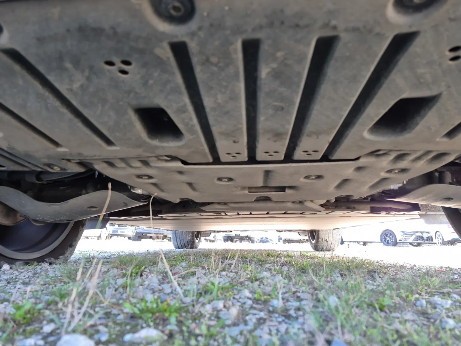 Undercarriage - Rear Photo
