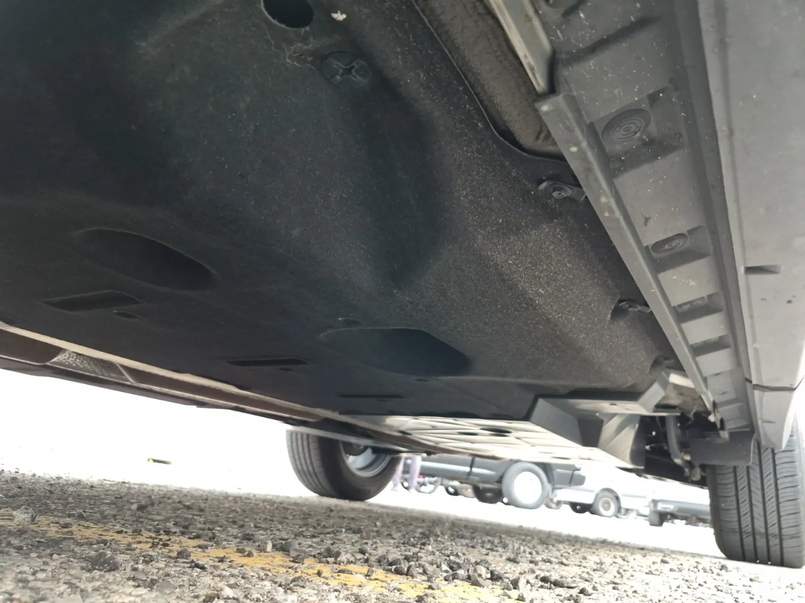 Undercarriage - Driver Photo