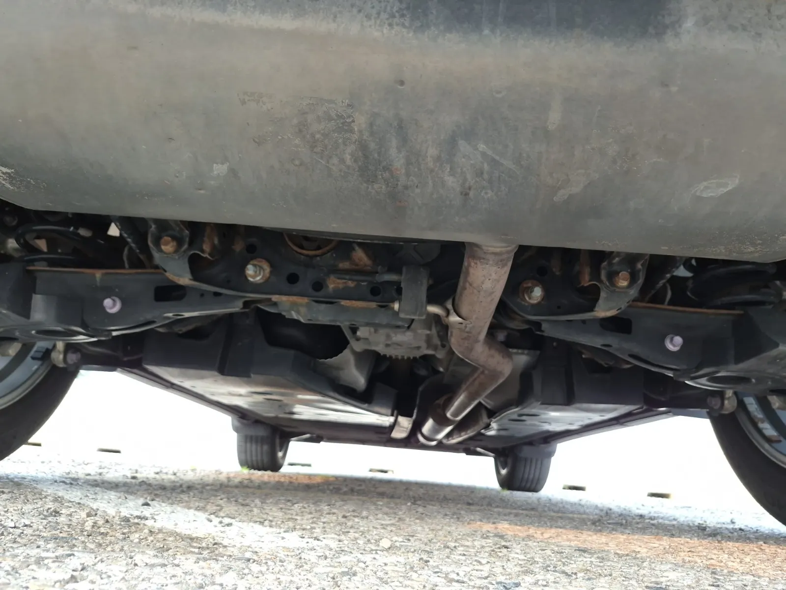 Undercarriage - Rear Photo