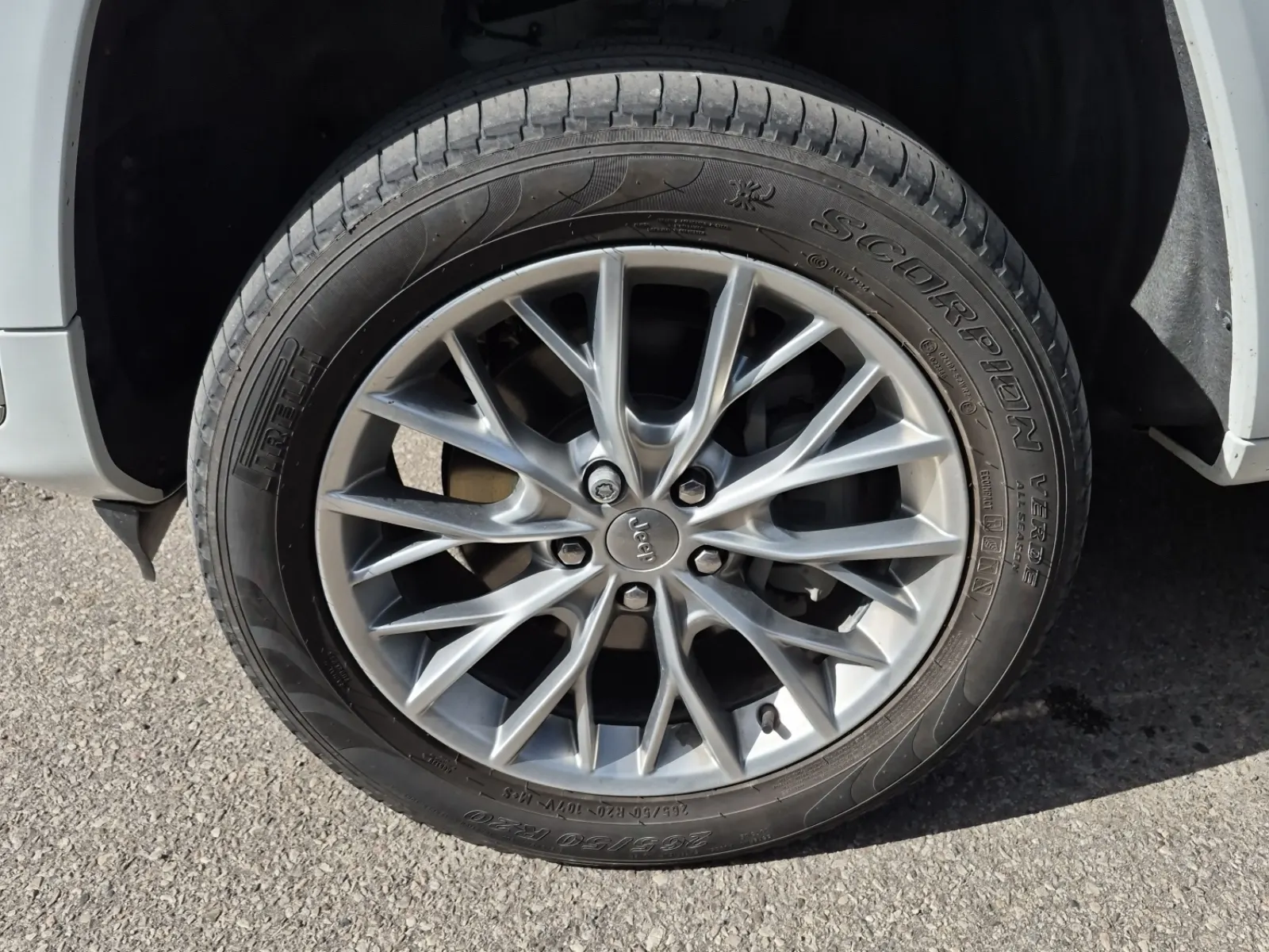 Front driver wheel/tire photo