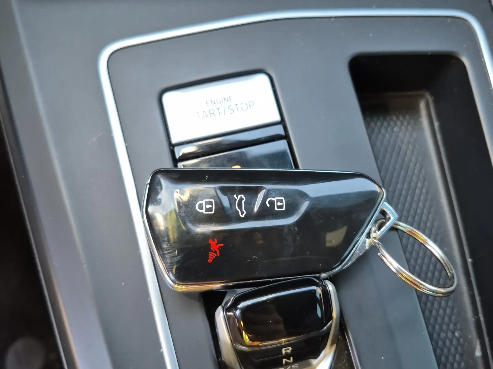 Keys/Fobs/Manual Photo
