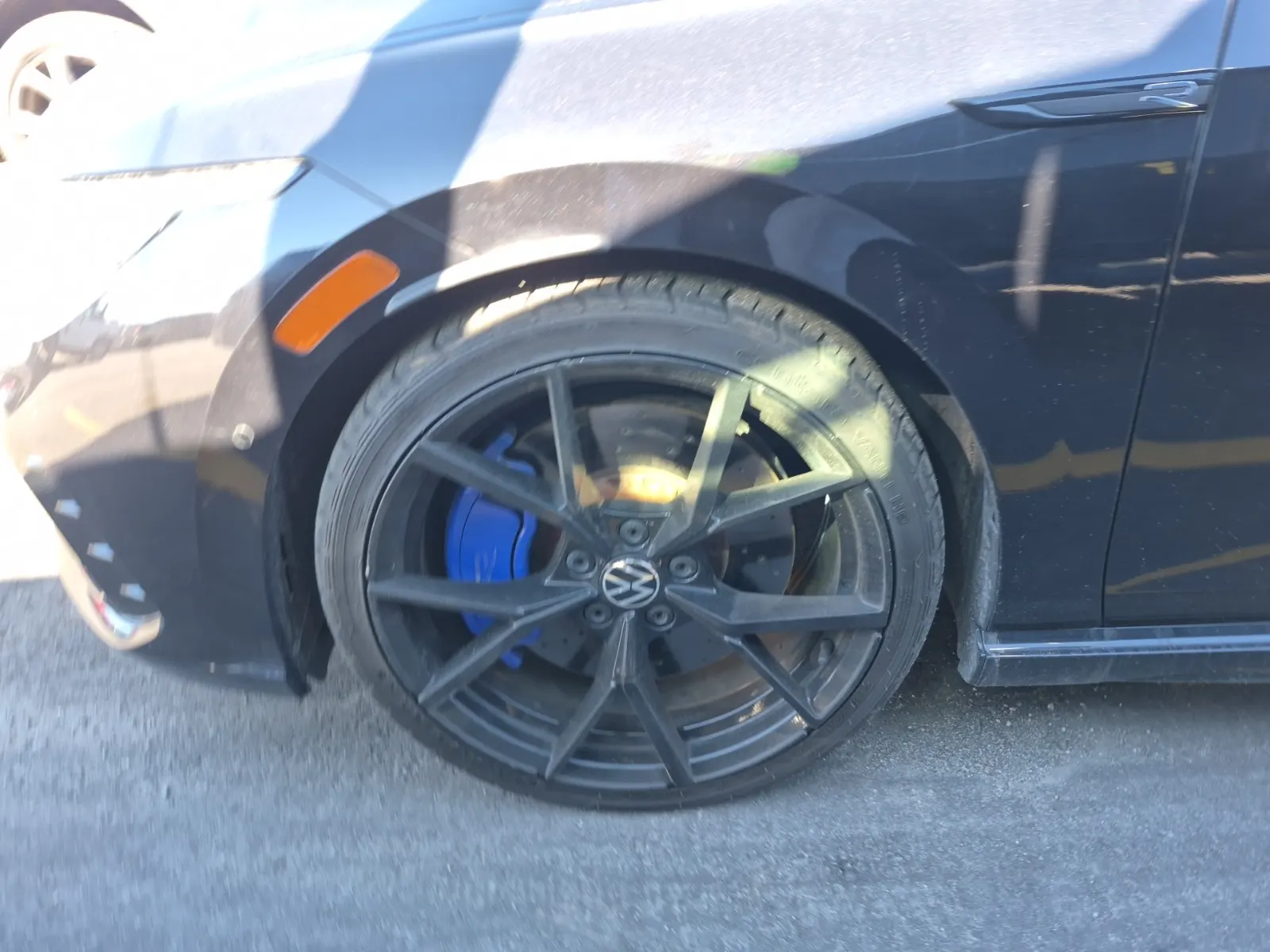 Front driver wheel/tire photo
