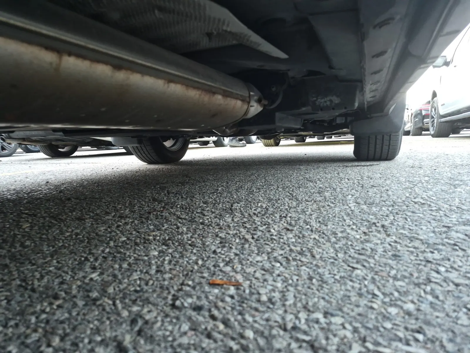 Undercarriage - Passenger Photo