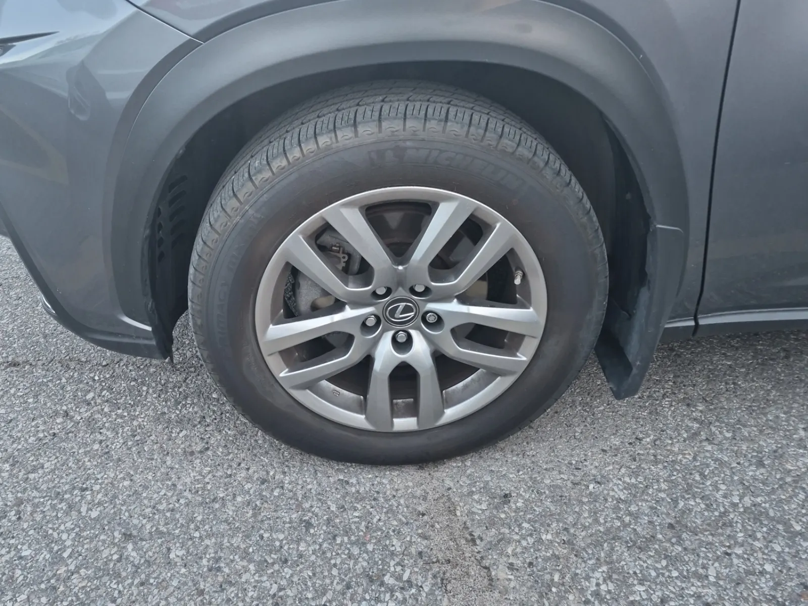 Front driver wheel/tire photo