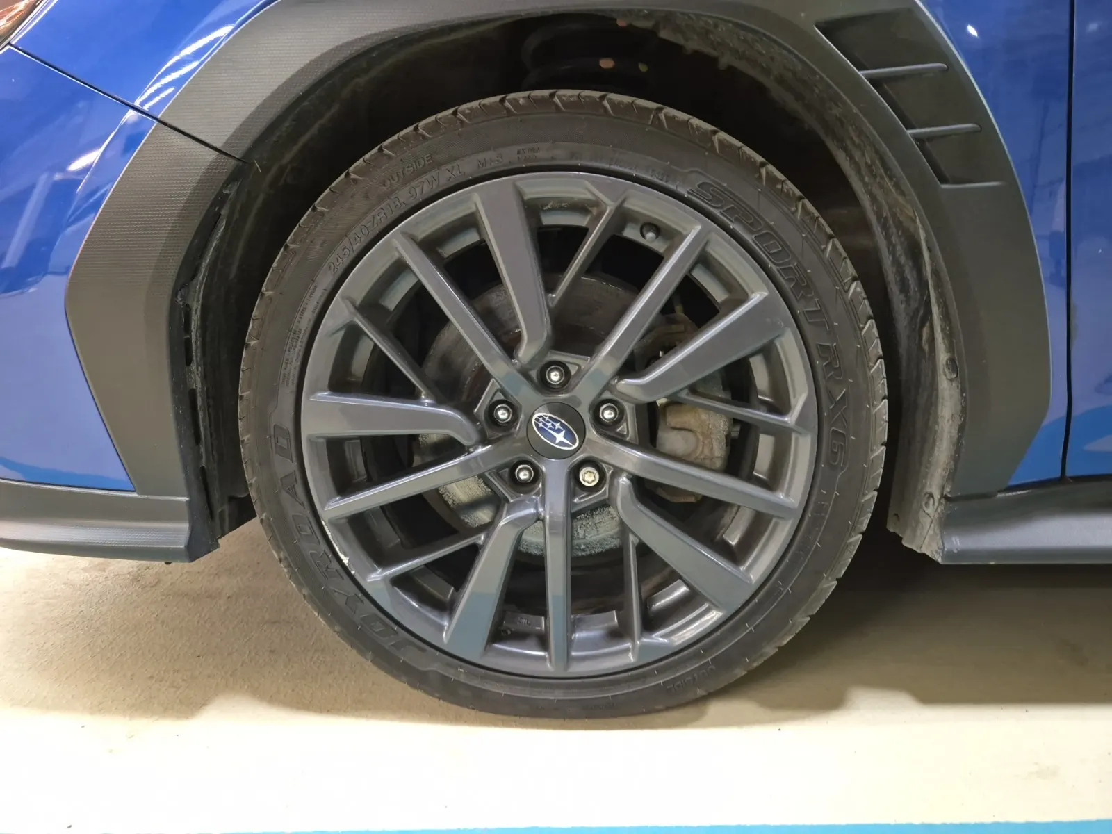 Front driver wheel/tire photo
