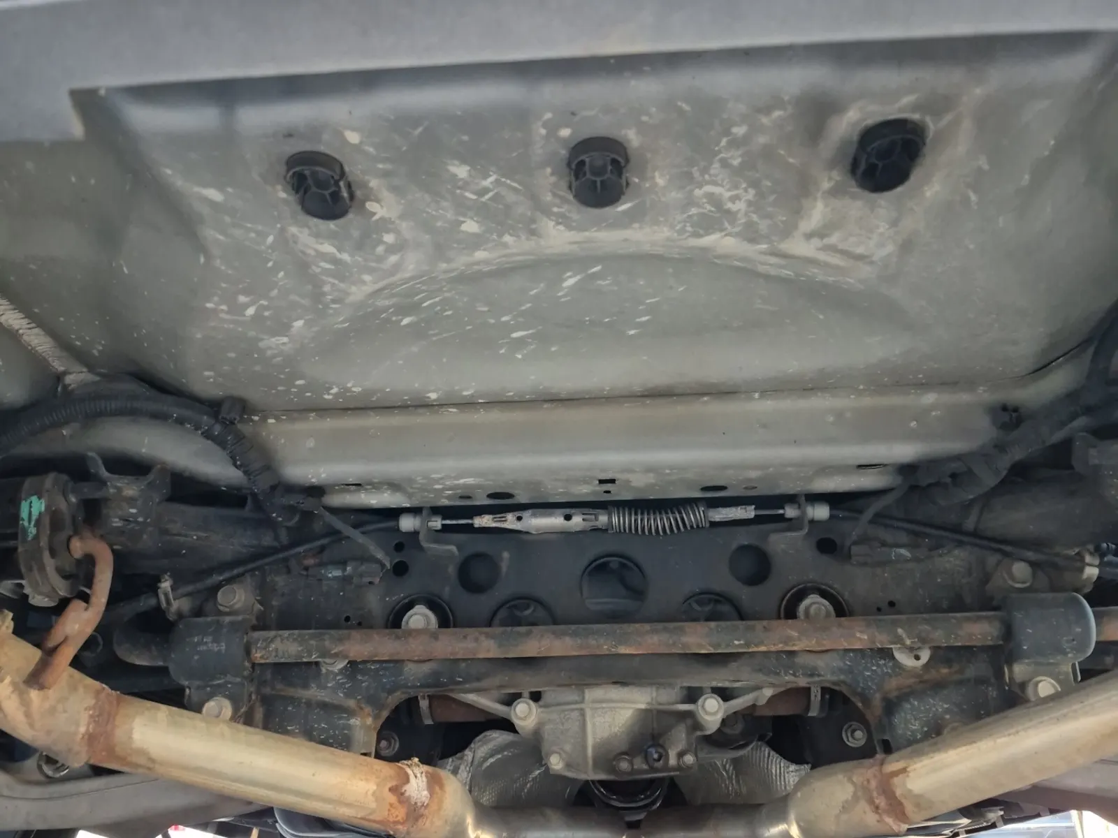 Undercarriage - Rear Photo