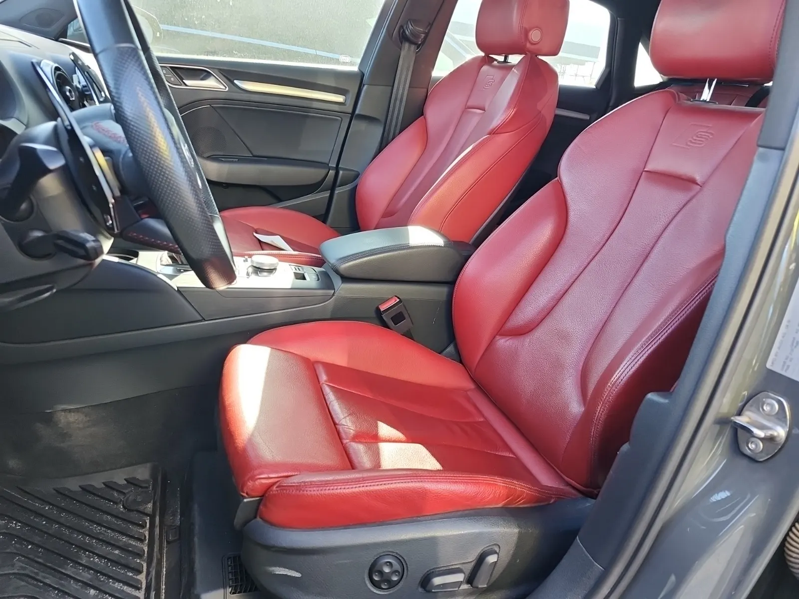 Front Interior Photo