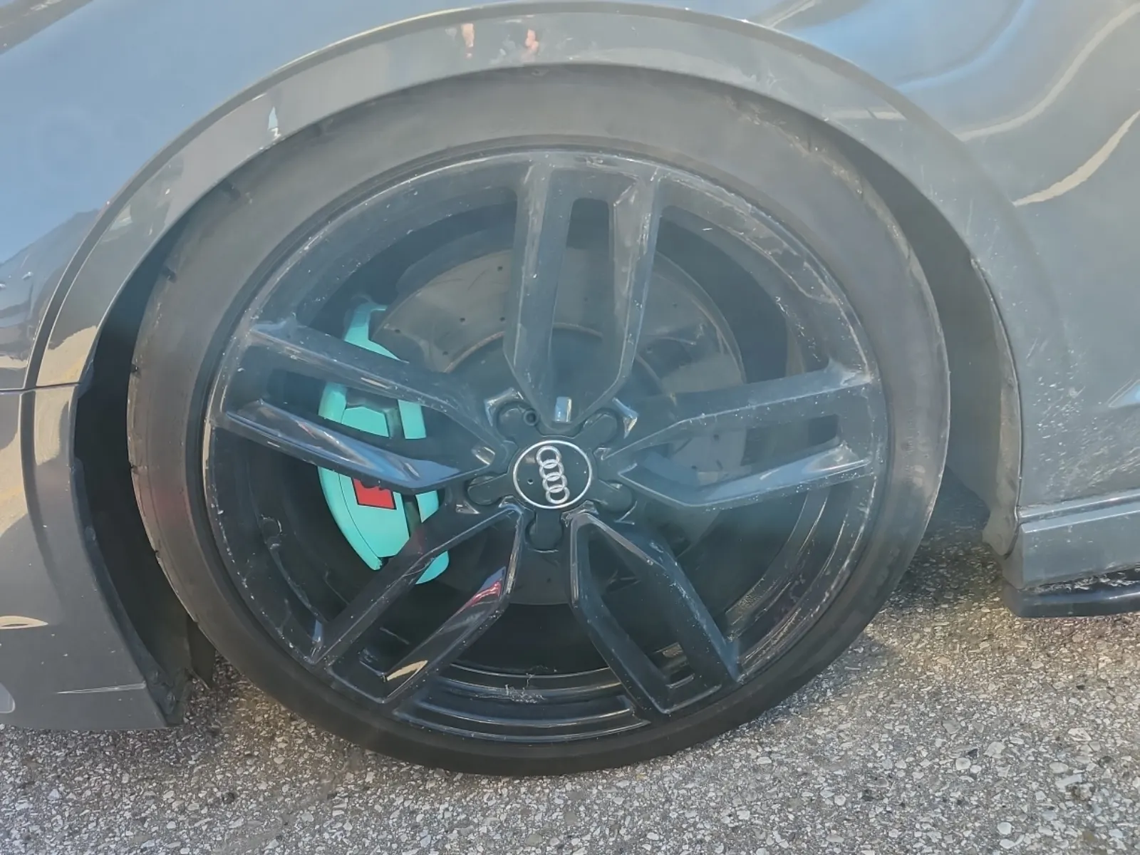 Front driver wheel/tire photo