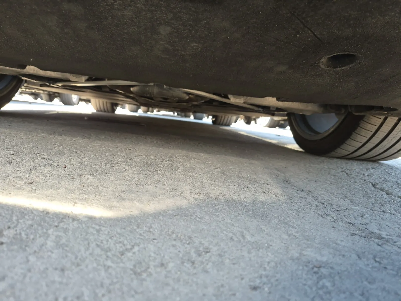 Undercarriage - Rear Photo