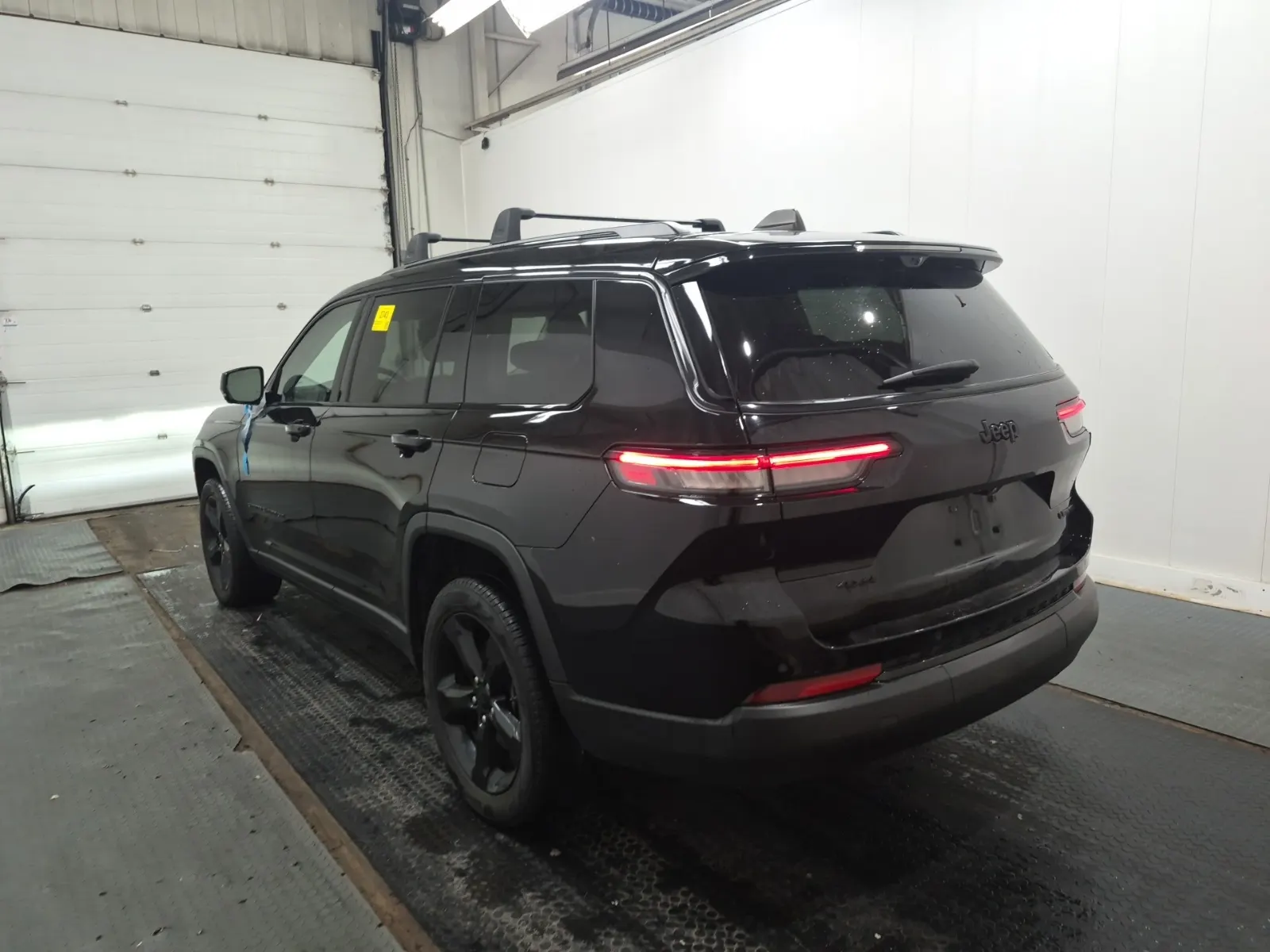 Driver Rear 3/4 Photo