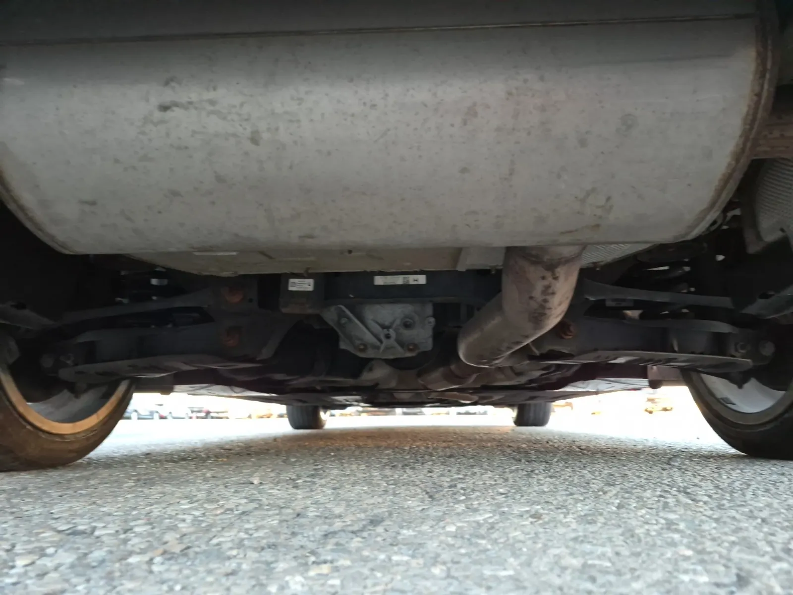 Undercarriage - Rear Photo