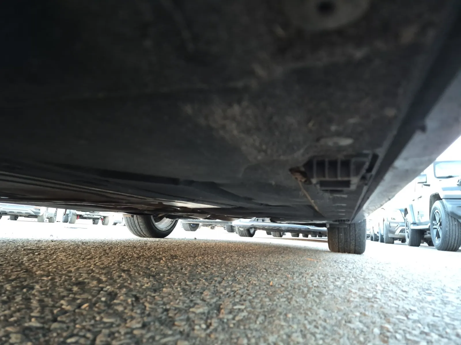 Undercarriage - Driver Photo