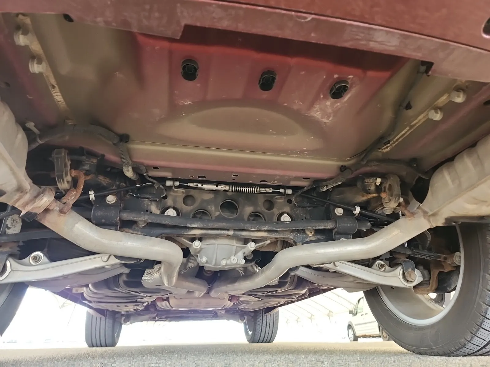 Undercarriage - Rear Photo