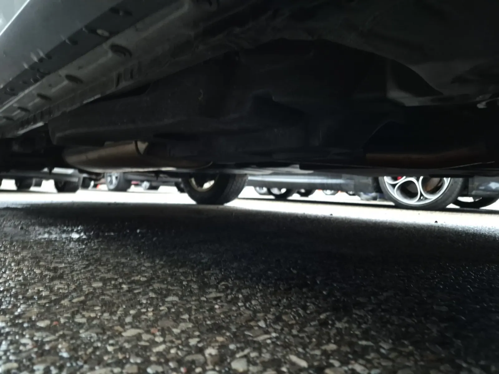 Undercarriage - Passenger Photo