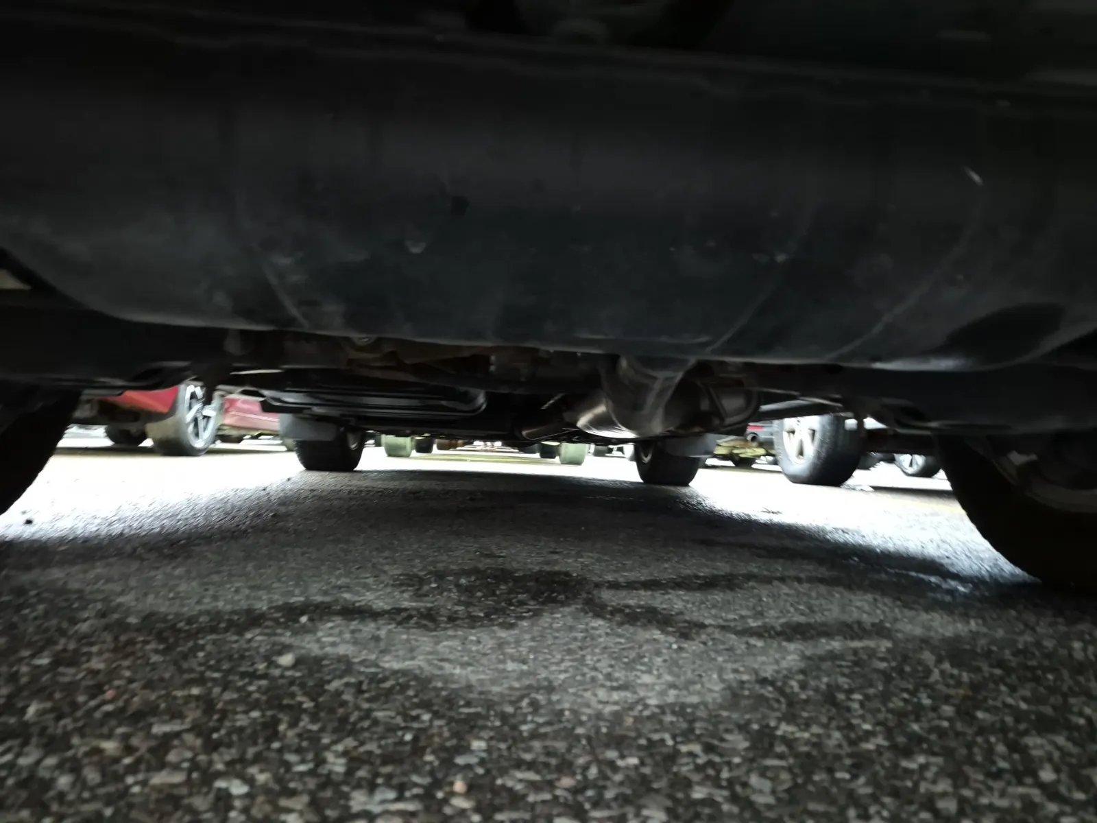 Undercarriage - Rear Photo