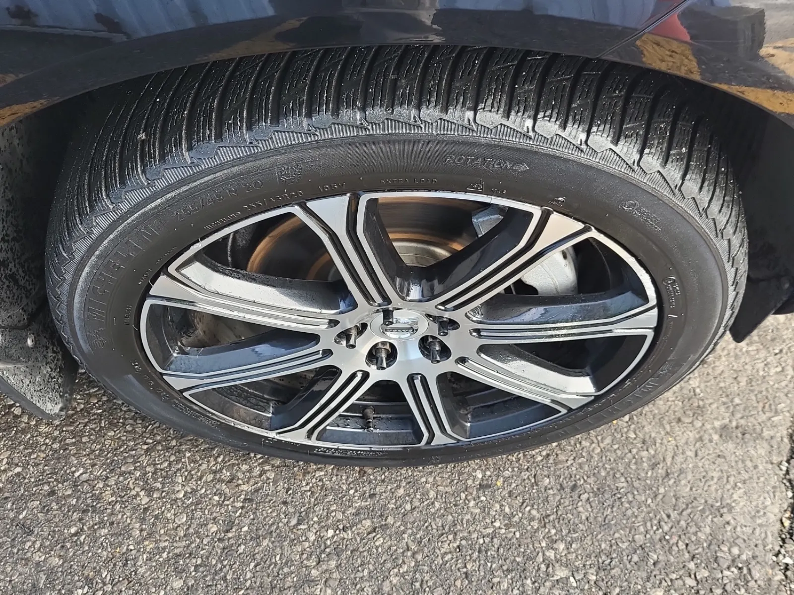 Right Front Wheel/Tire Photo