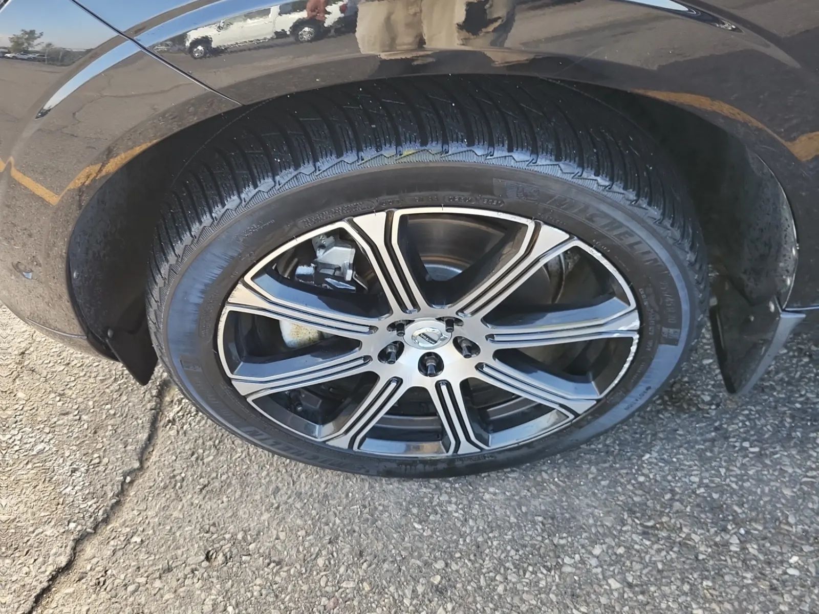 Front driver wheel/tire photo