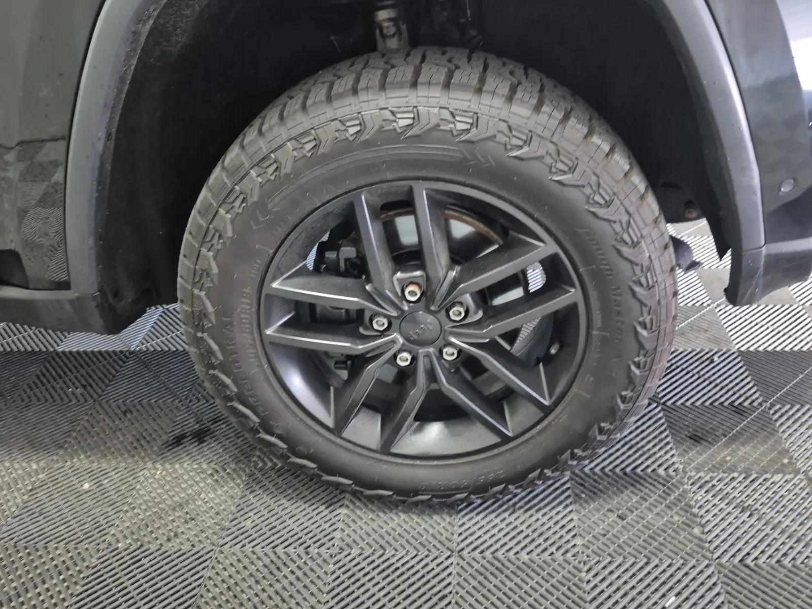 Right Front Wheel/Tire Photo