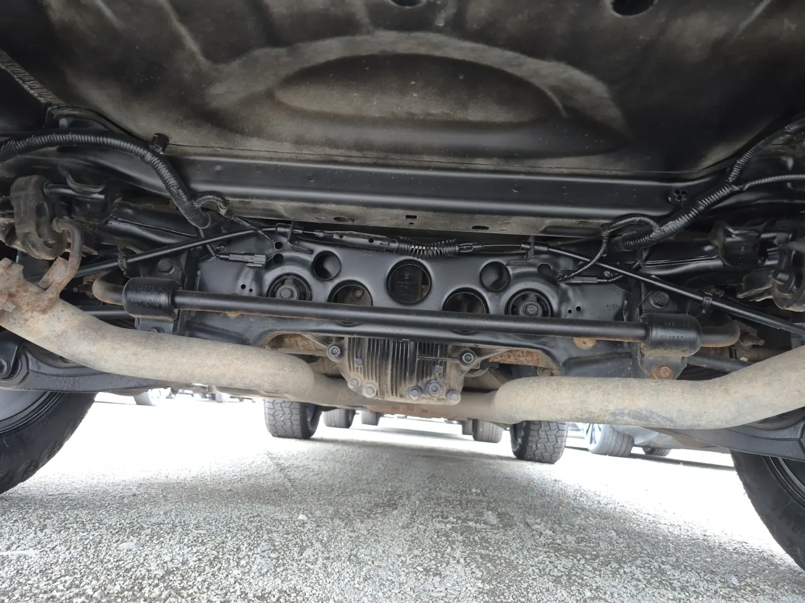 Undercarriage - Rear Photo