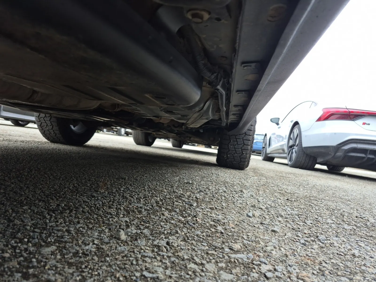 Undercarriage - Passenger Photo