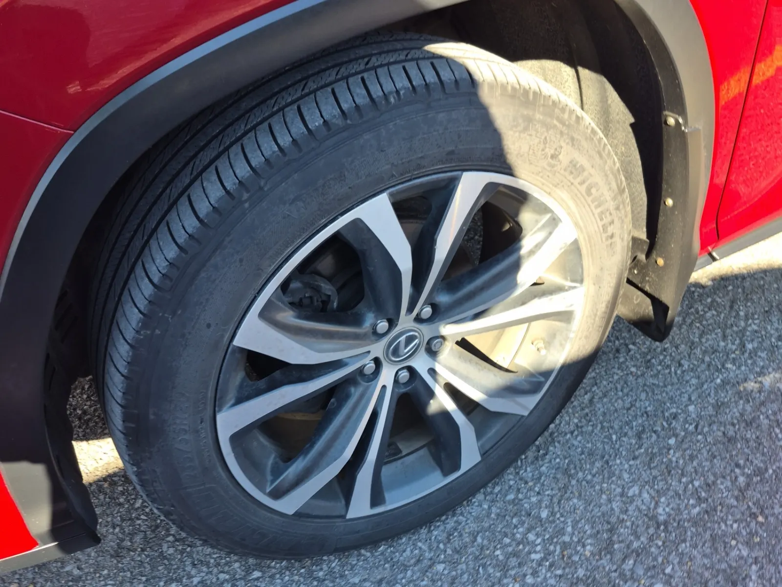 Front driver wheel/tire photo