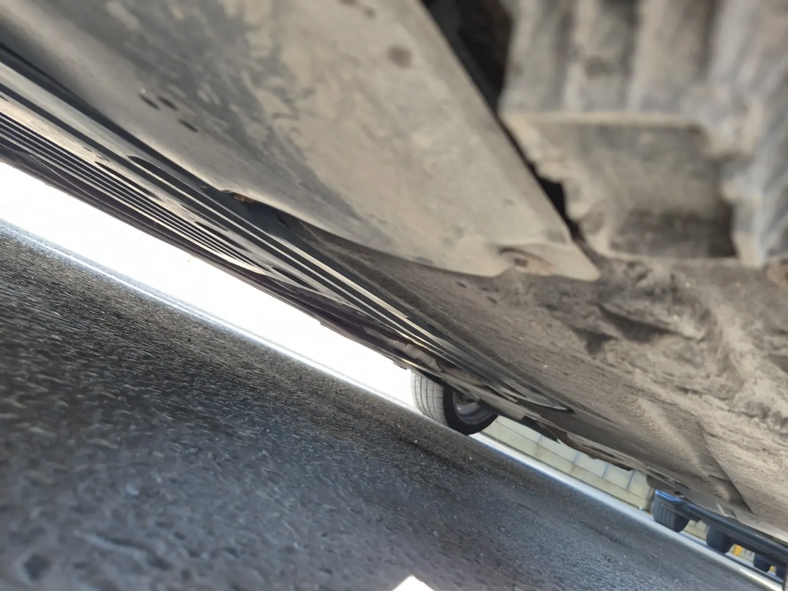 Undercarriage - Driver Photo