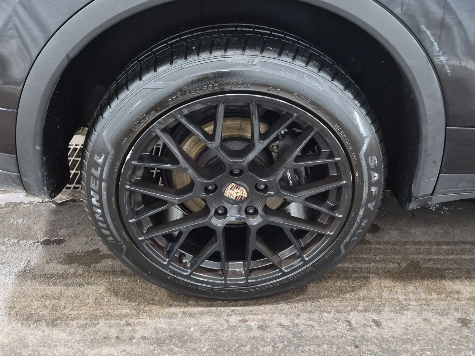Right Rear Wheel/Tire Photo