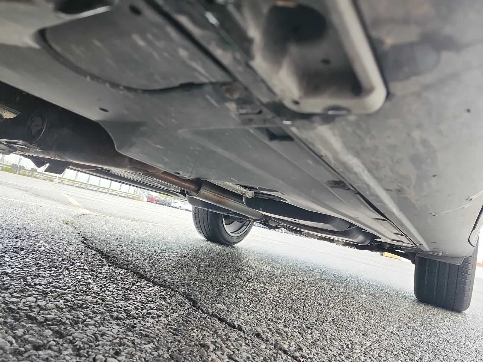 Undercarriage - Driver Photo