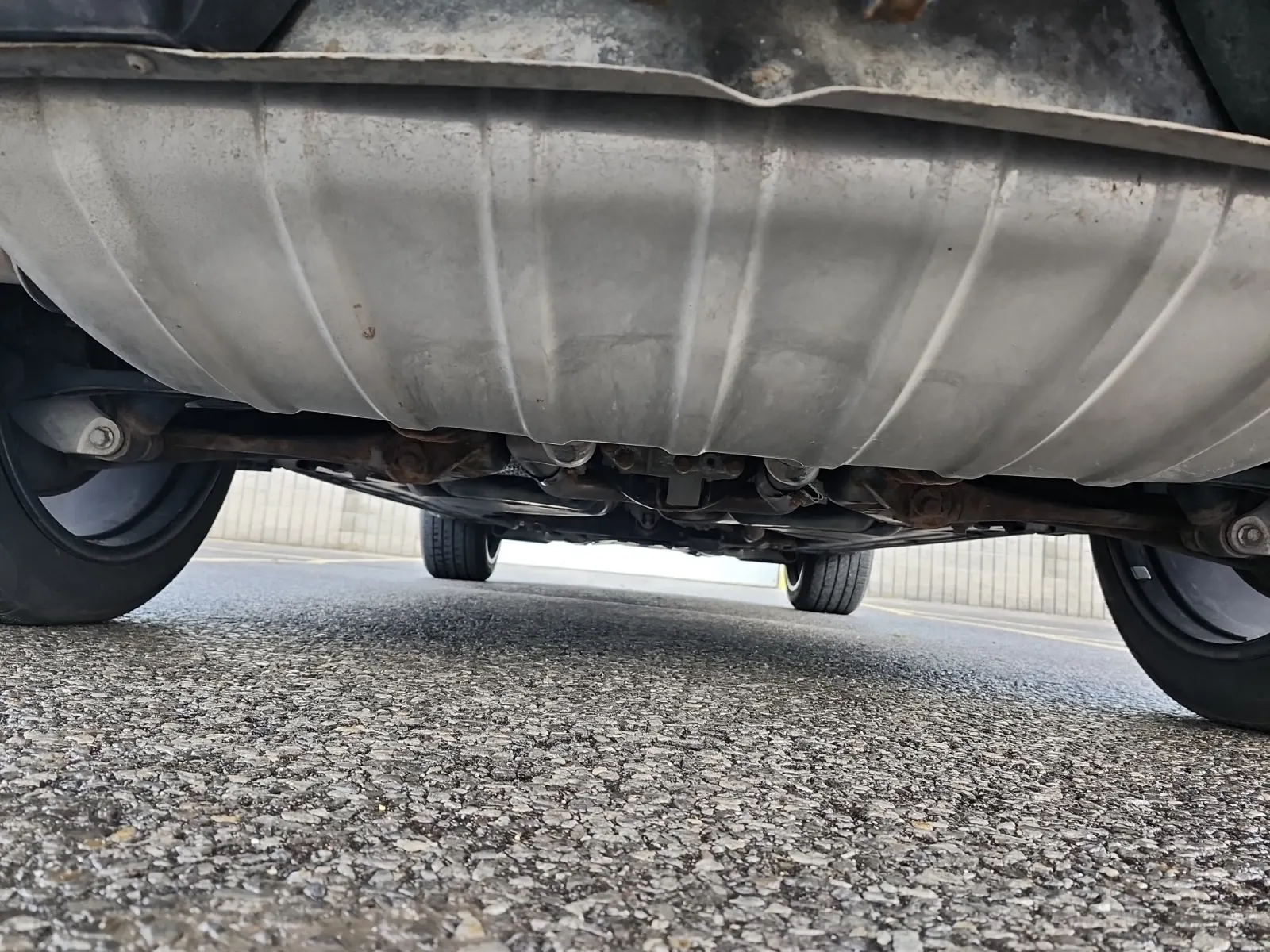 Undercarriage - Rear Photo