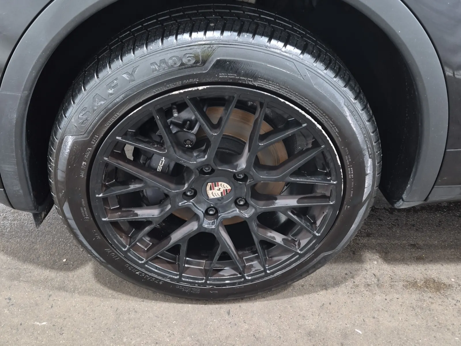 Front driver wheel/tire photo