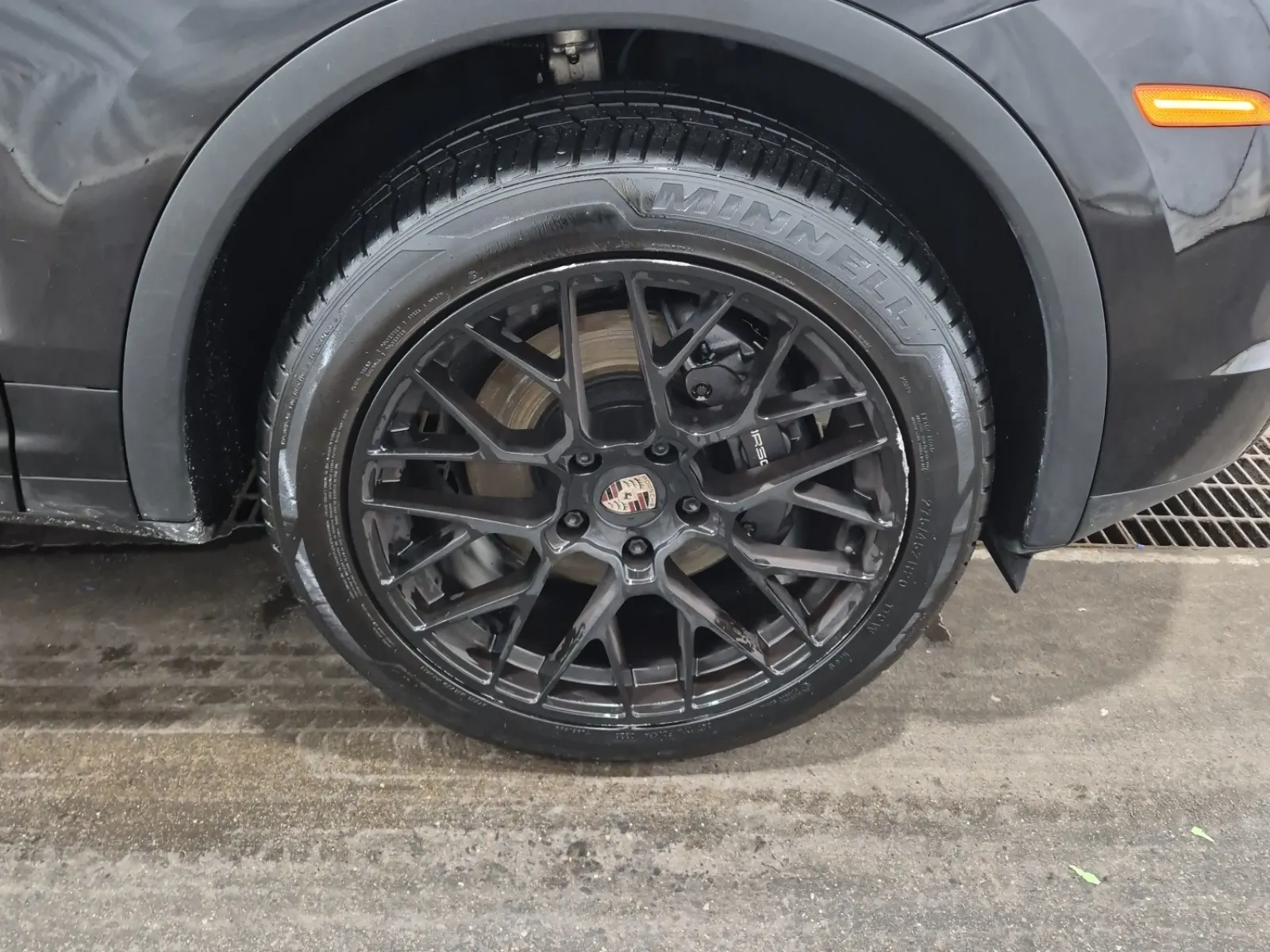 Right Front Wheel/Tire Photo