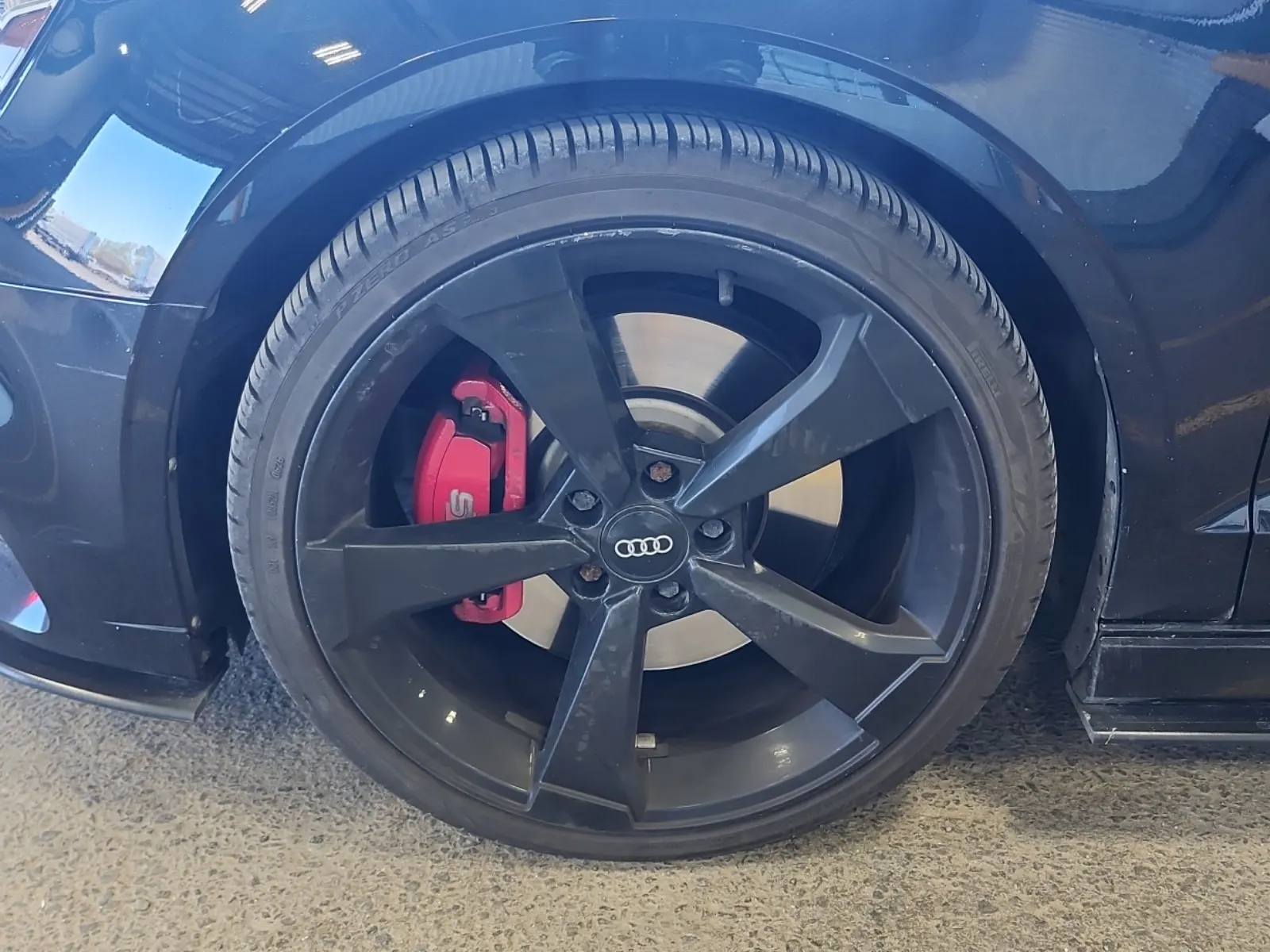 Front driver wheel/tire photo