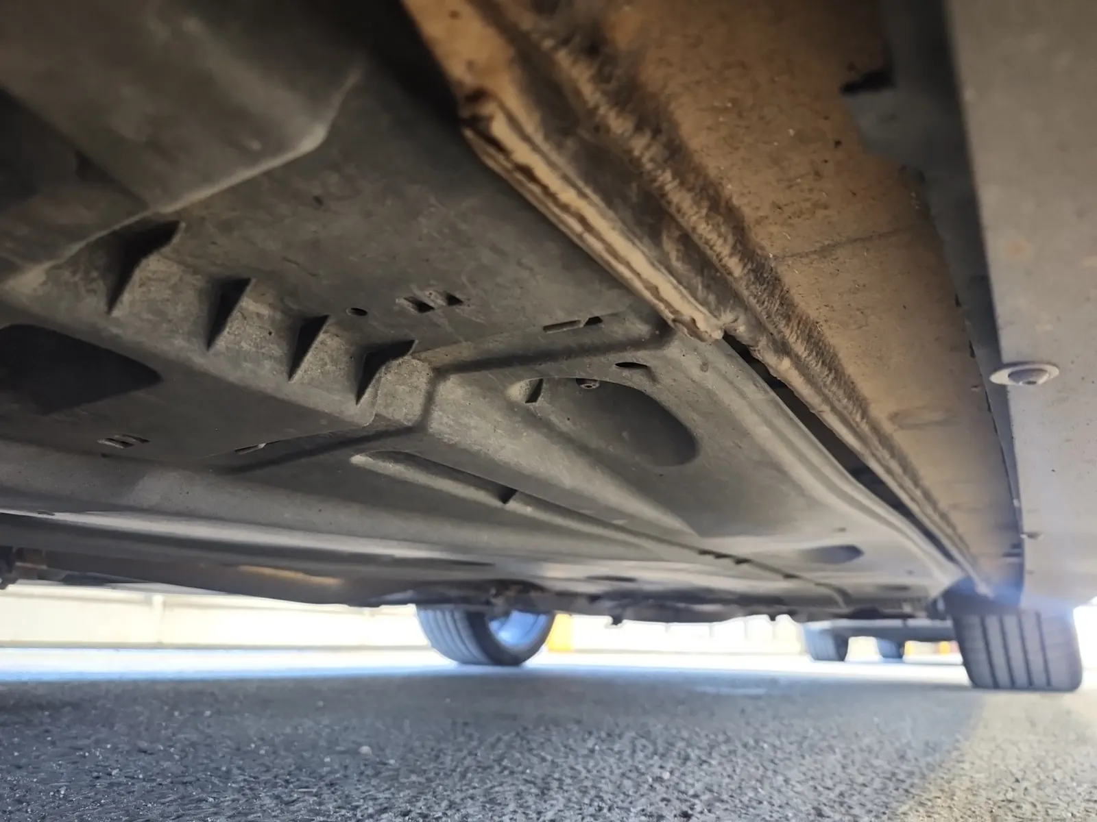 Undercarriage - Driver Photo