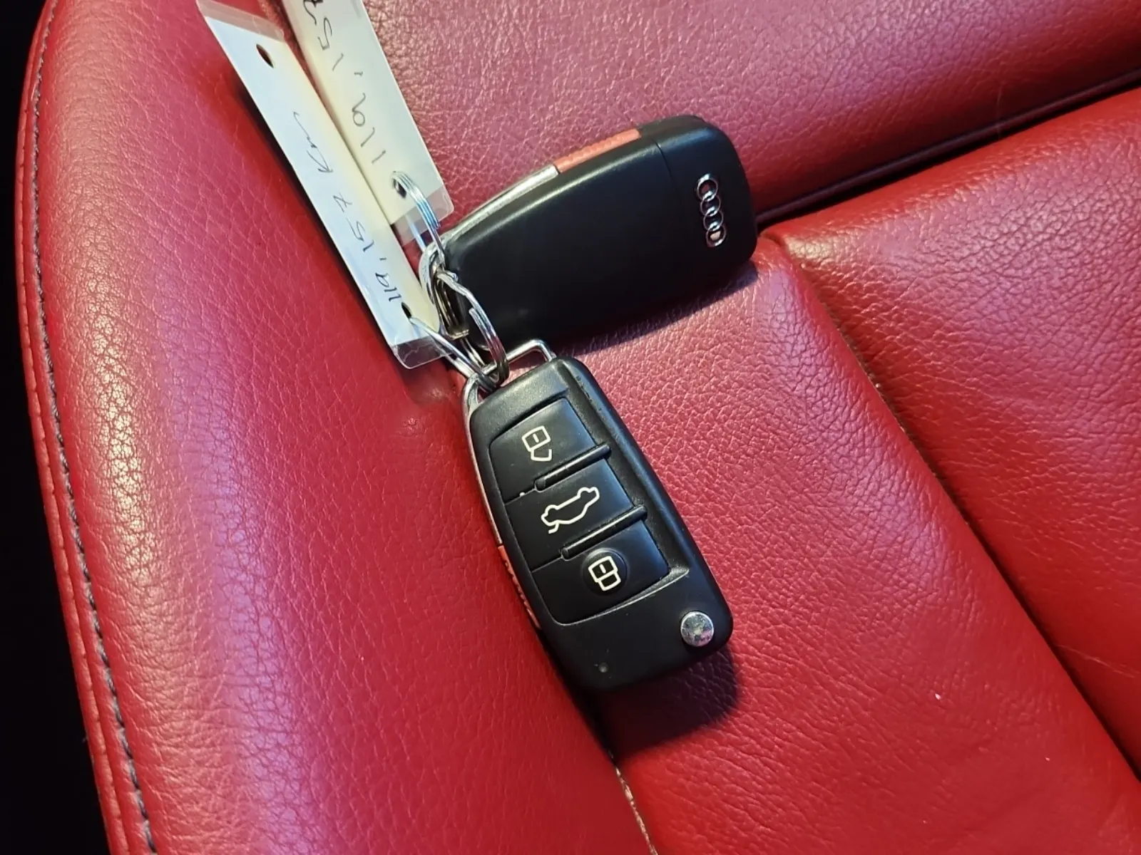 Keys/Fobs/Manual Photo