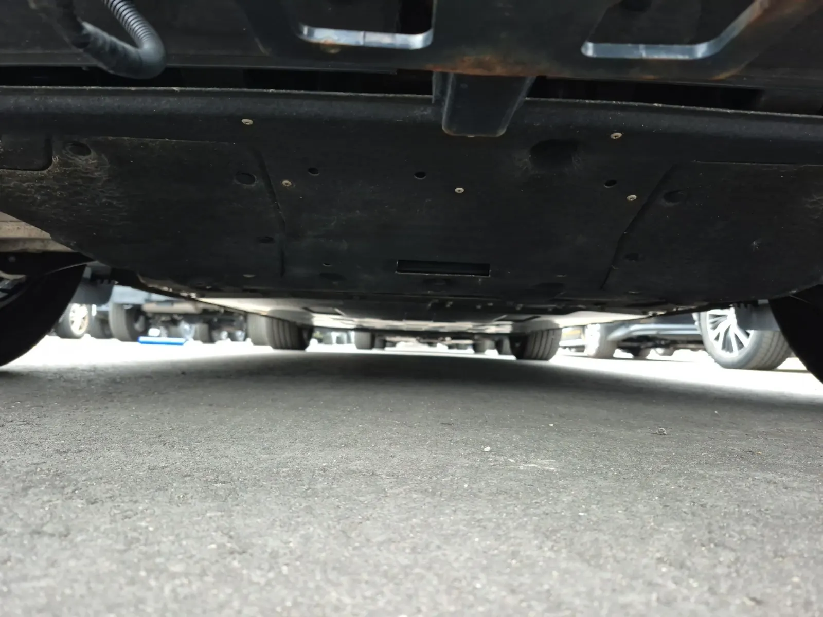 Undercarriage - Rear Photo