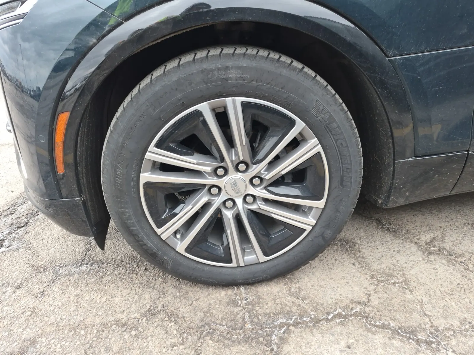 Front driver wheel/tire photo