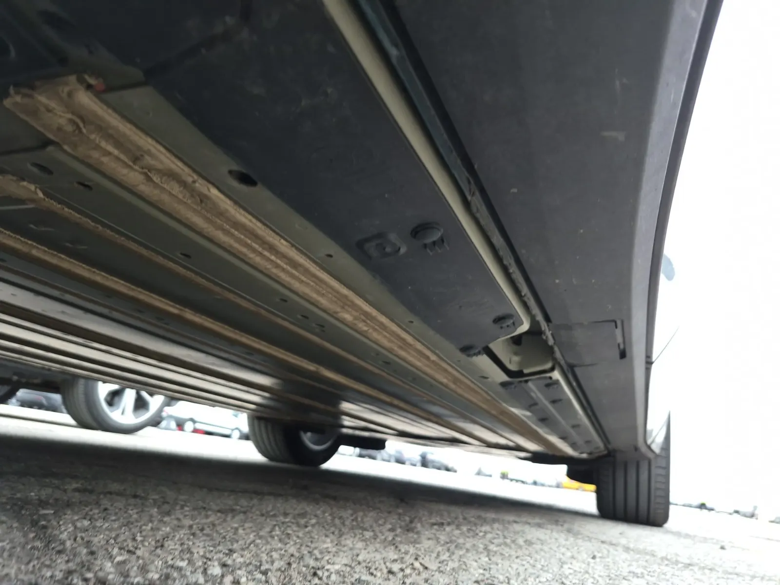 Undercarriage - Passenger Photo