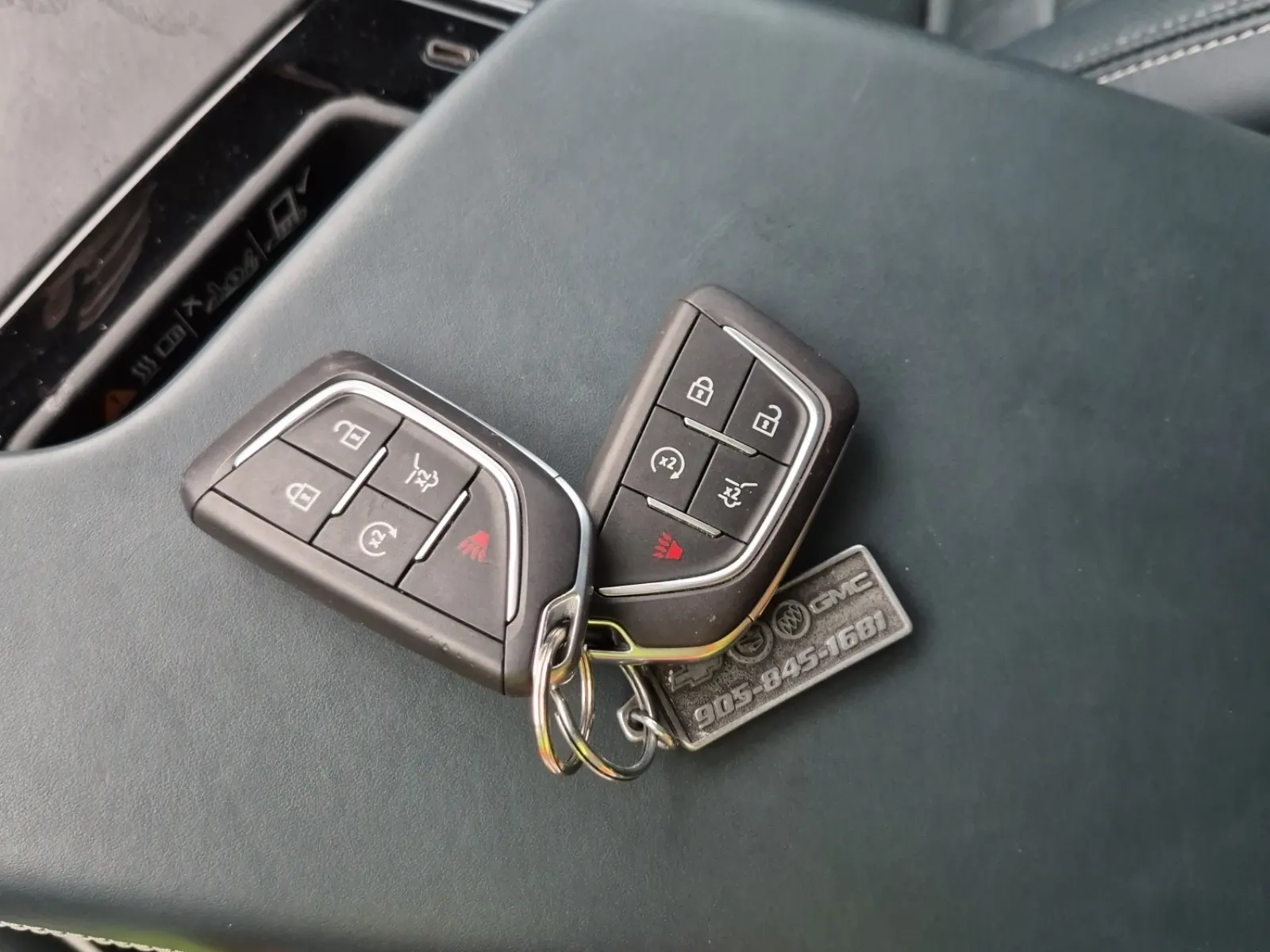 Keys/Fobs/Manual Photo