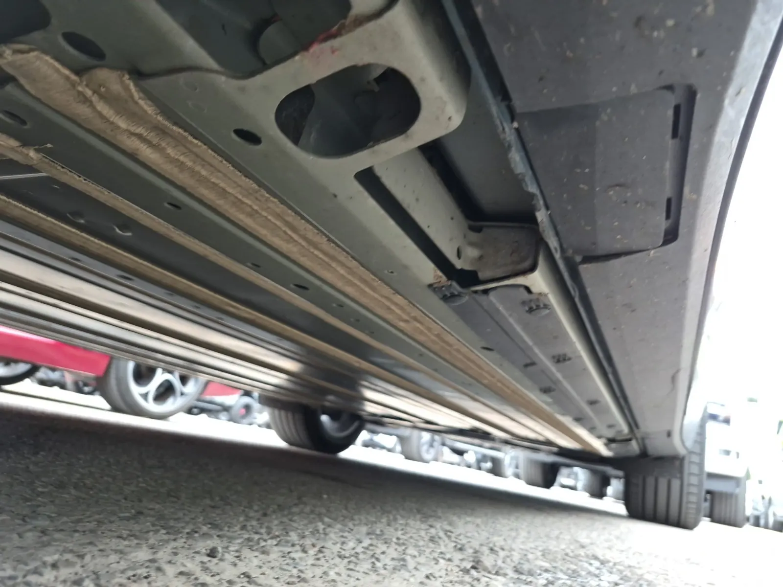 Undercarriage - Driver Photo