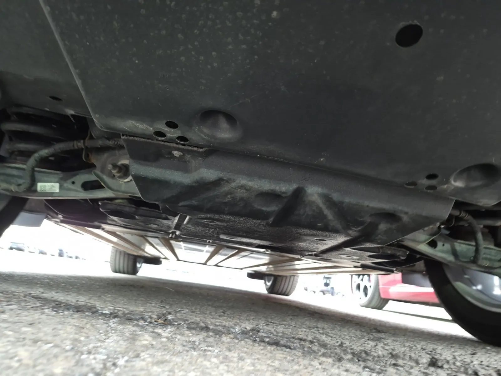 Undercarriage - Rear Photo