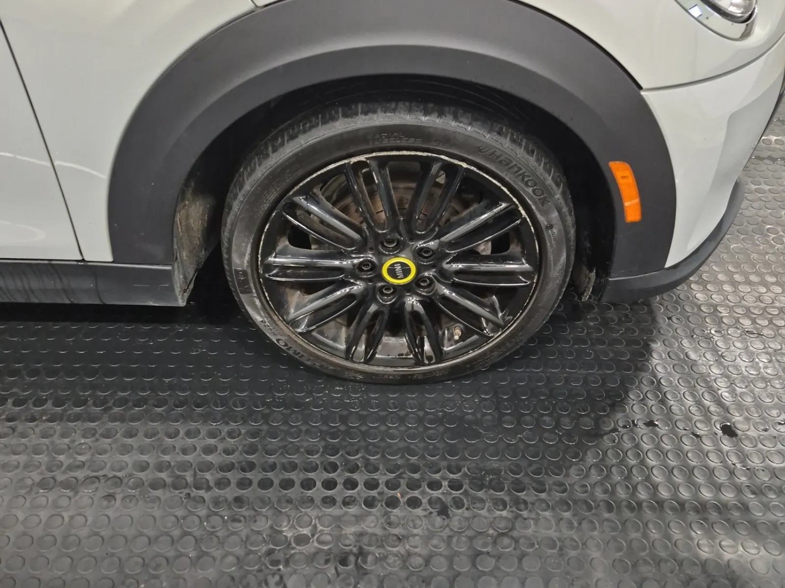 Right Front Wheel/Tire Photo