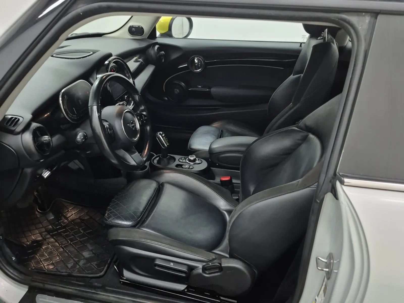 Front Interior Photo