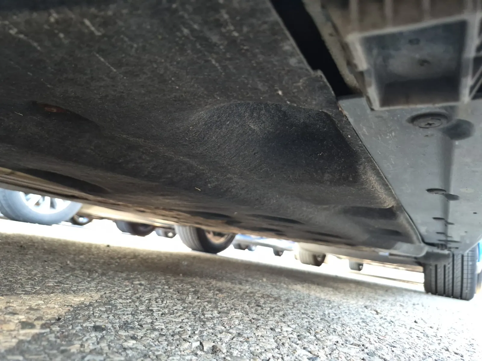 Undercarriage - Driver Photo