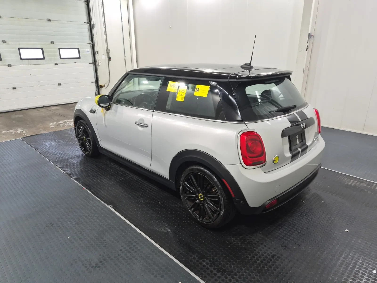 Driver Rear 3/4 Photo