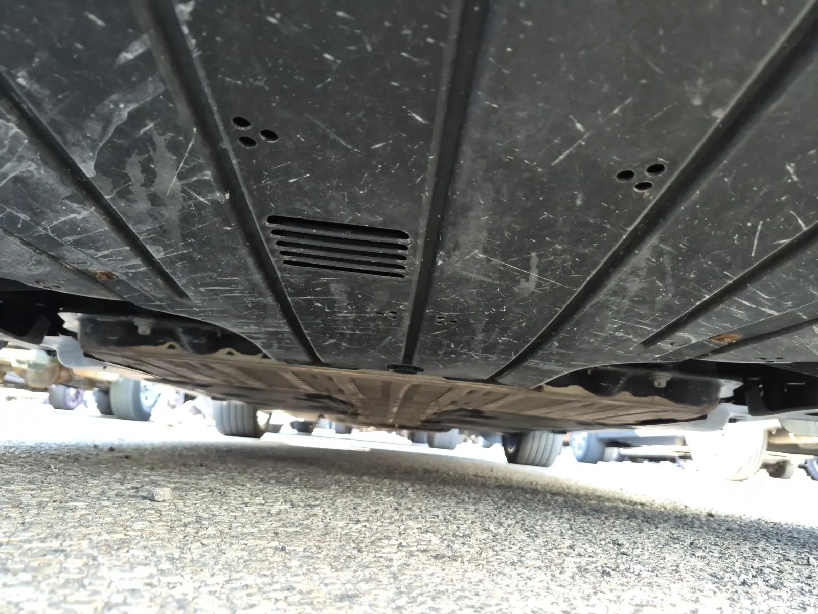 Undercarriage - Rear Photo